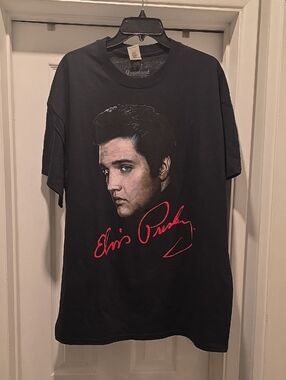 Graceland Black Elvis Presley Short-Sleeve Tee with Red Script Portrait